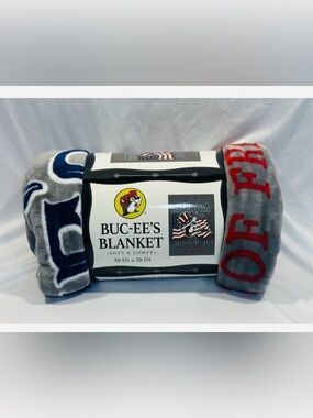 Buc-ee's Plush Logo Blanket / Gray, Navy & Red - Size 50in x 70in